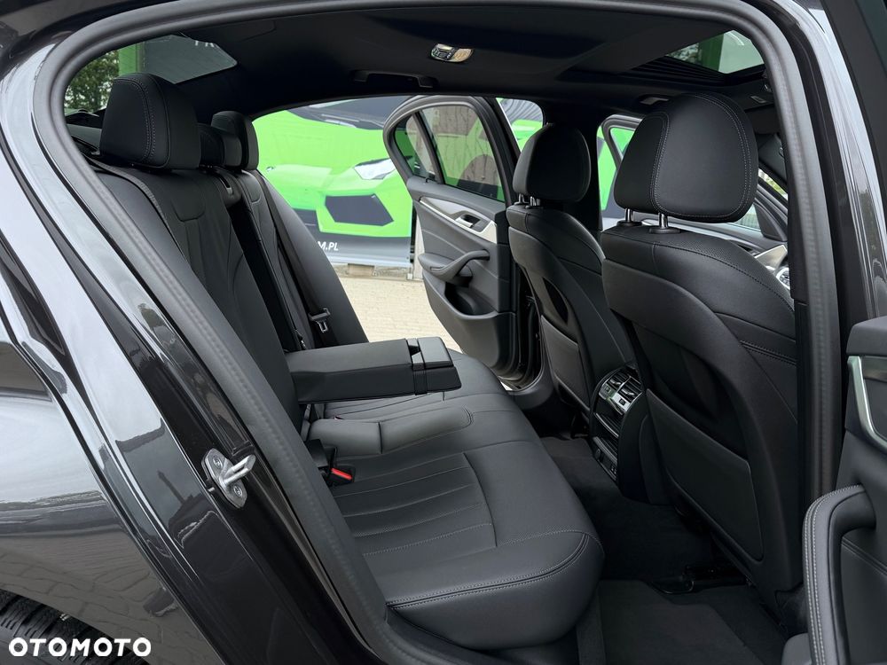 BMW Seria 5 530e M Sport sport - 35