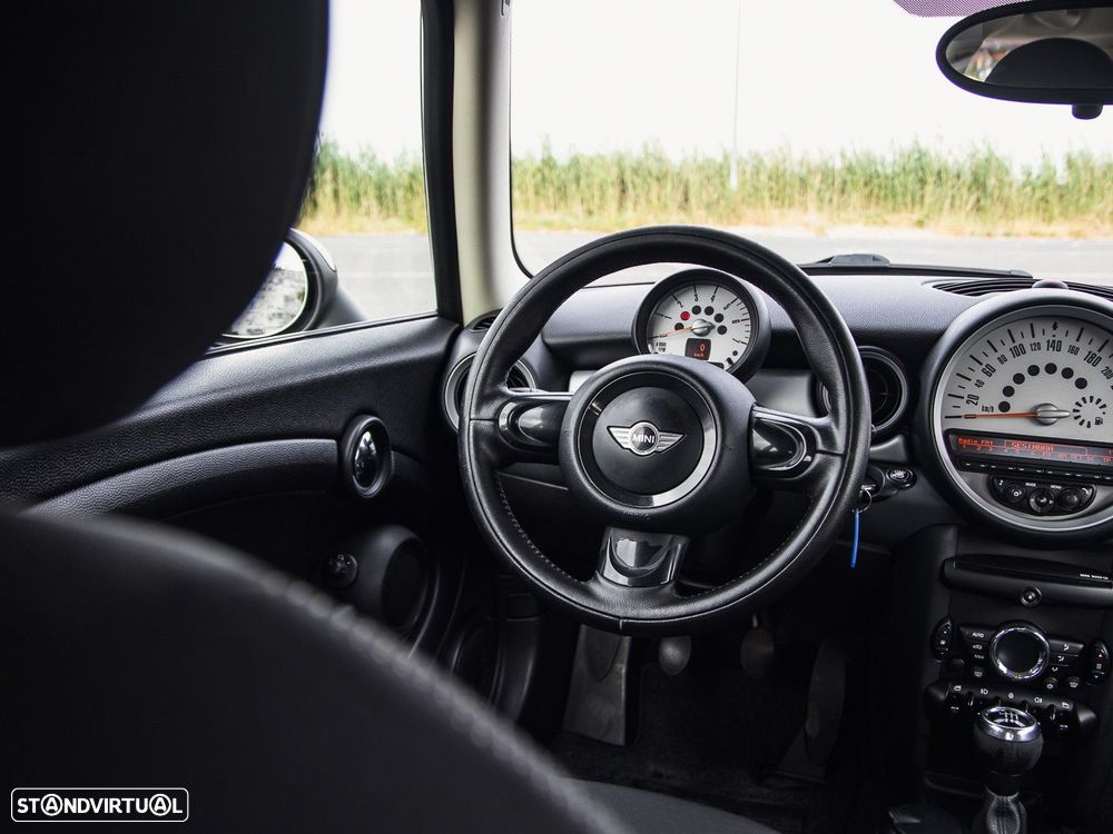 MINI 3 Portas One D - 18