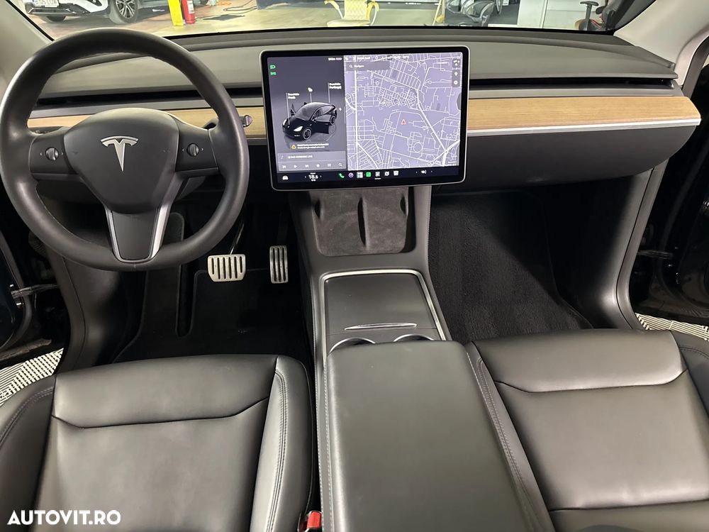 Tesla Model Y - 10