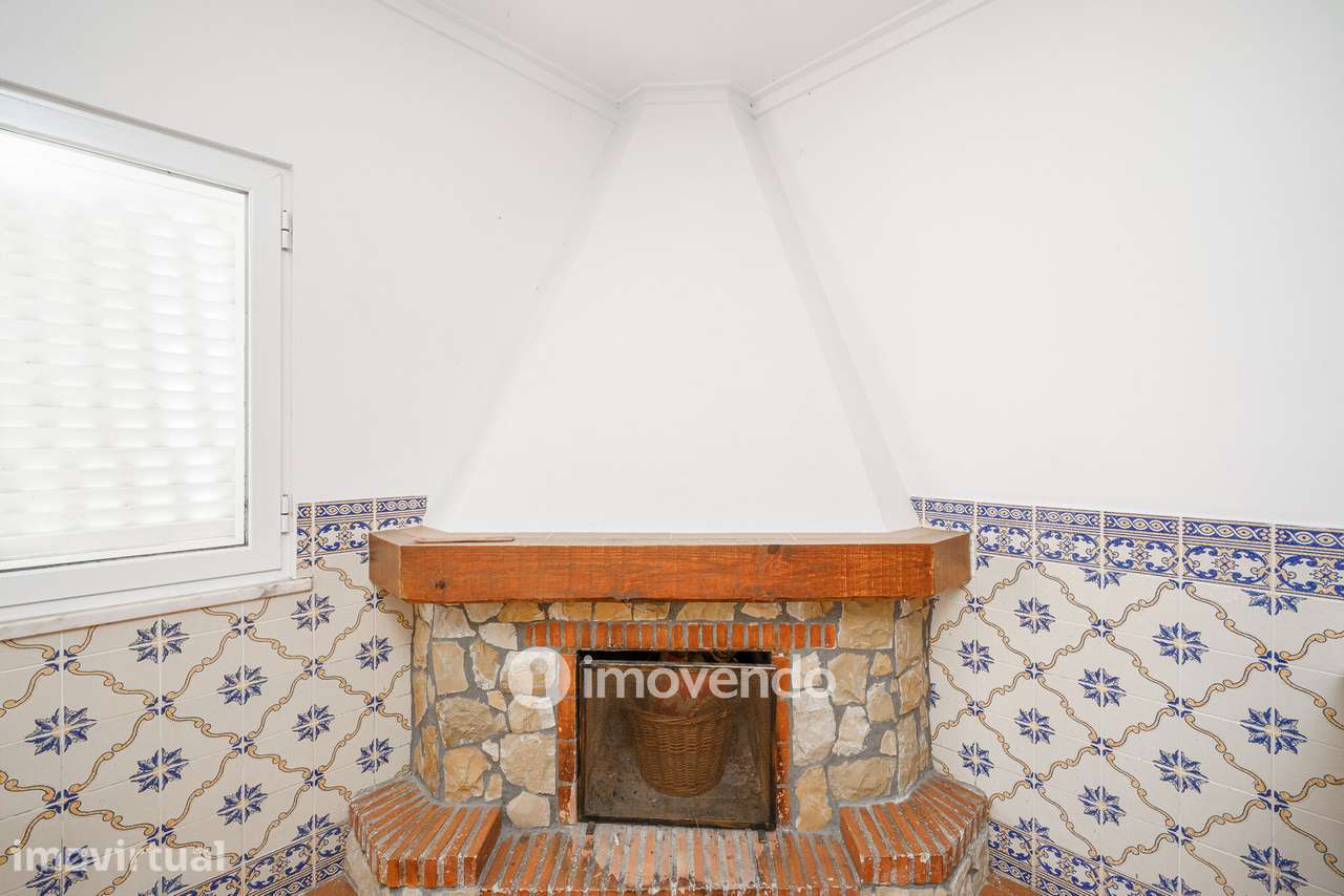 Moradia T4 com garagem e próxima da praia, na Charneca da Caparica - Grande imagem: 5/53