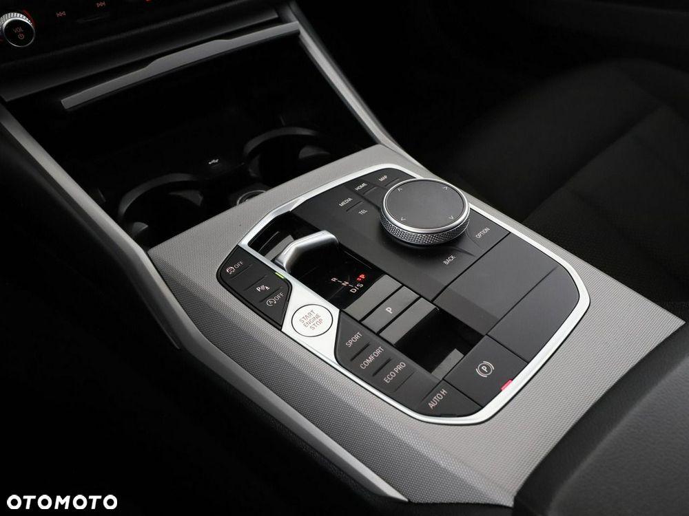 BMW Seria 3 318i - 30