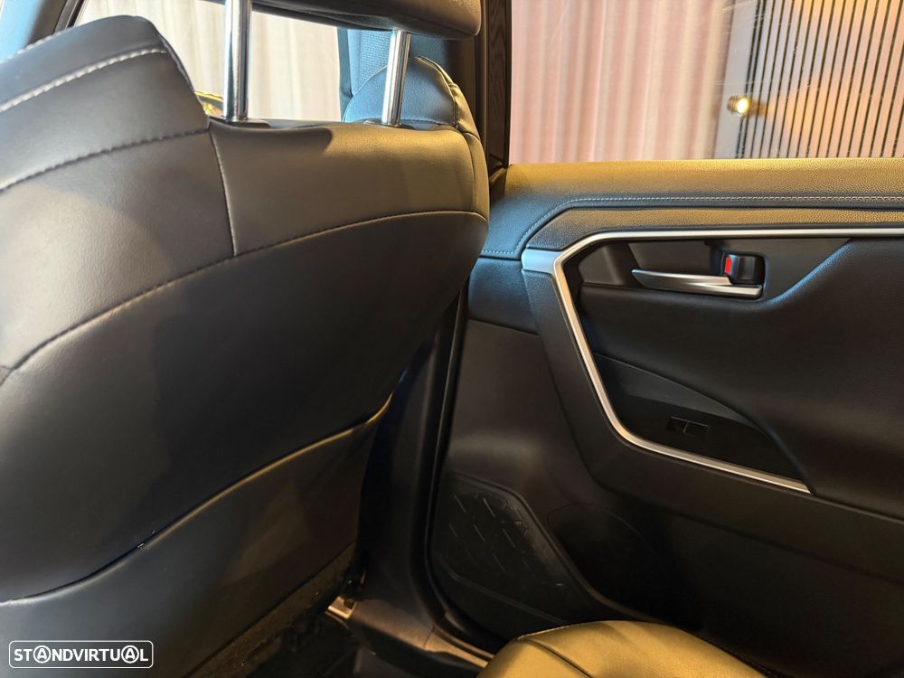 Toyota RAV4 2.5 HDF Black Edition - 30