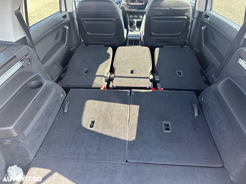 Volkswagen Touran - 17