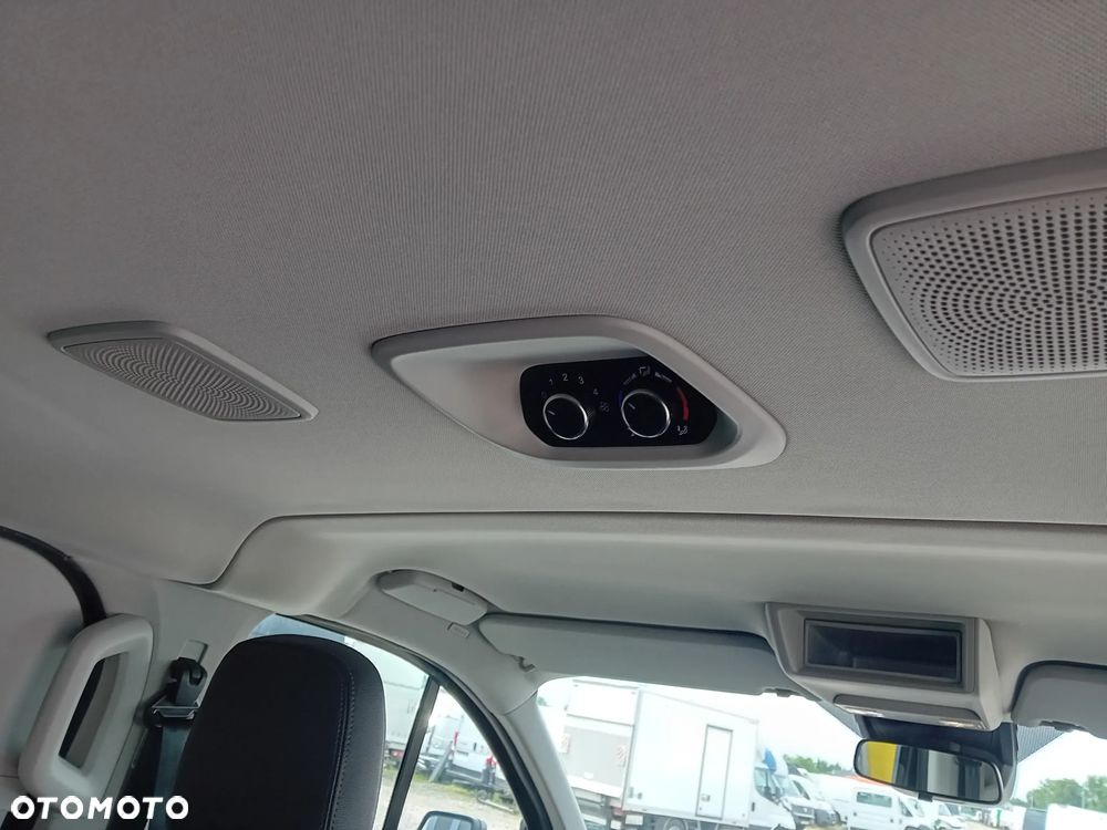 Ford Tourneo Custom - 16
