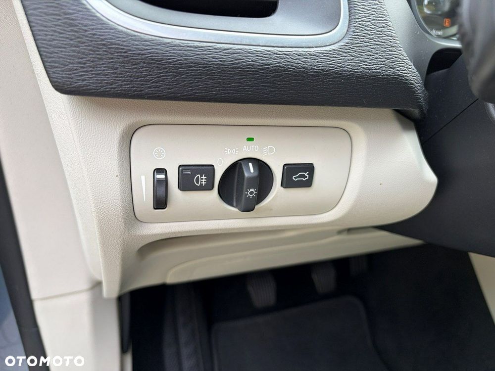 Volvo V40 D2 Momentum - 11