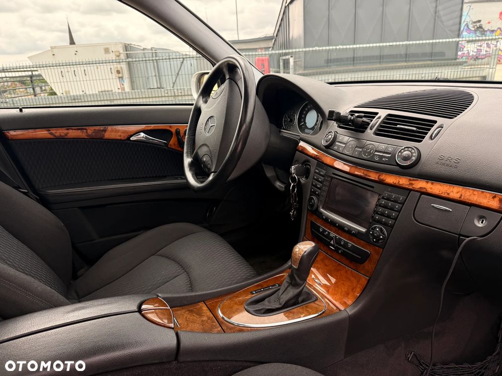 Mercedes-Benz Klasa E 320 Elegance - 13