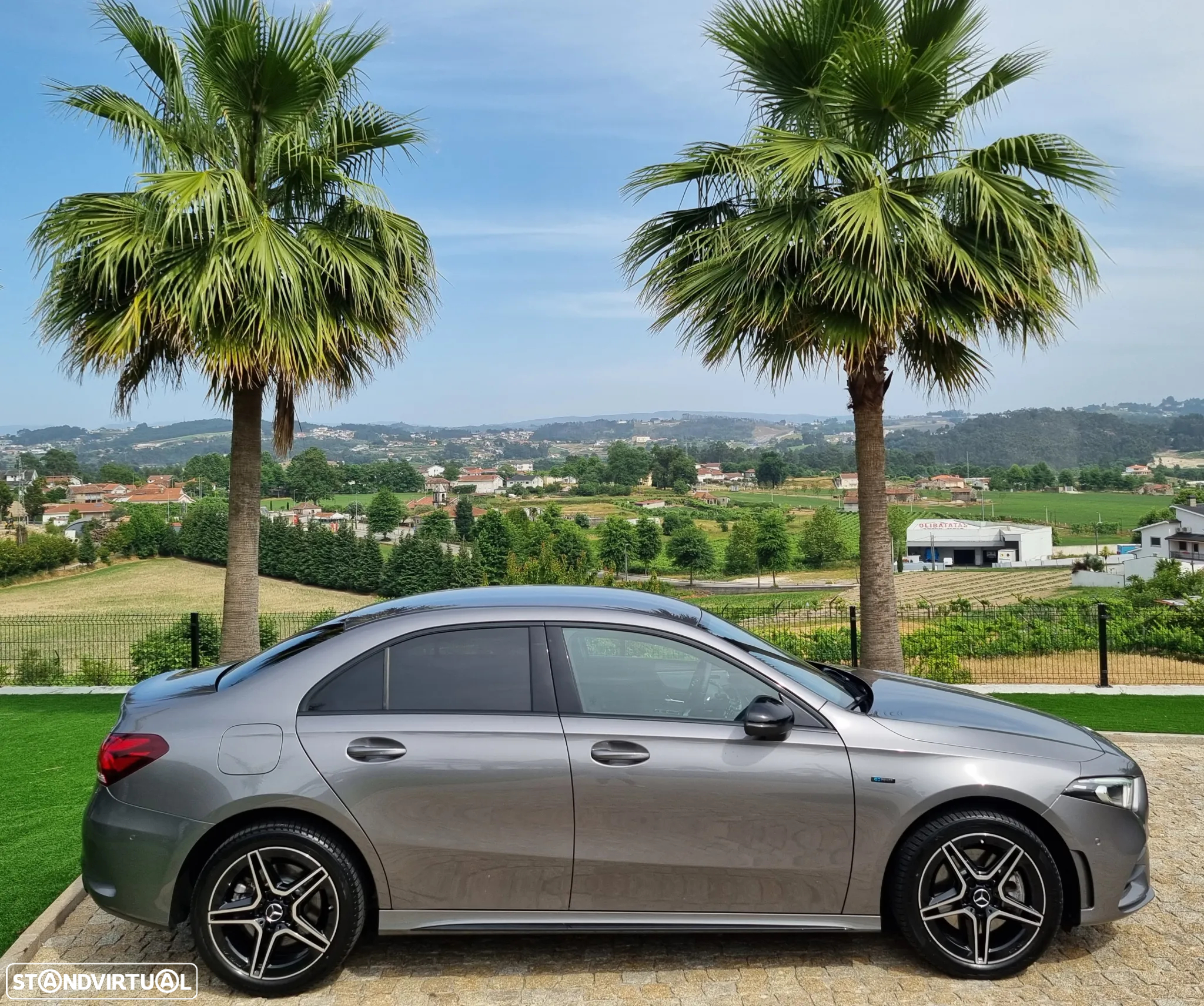 Mercedes-Benz A 250 Limousine e AMG Line - 15