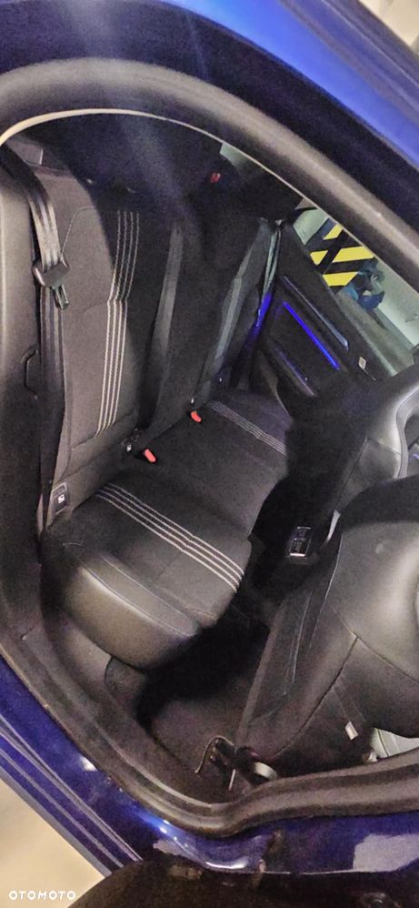 Renault Megane ENERGY TCe 205 EDC GT - 8