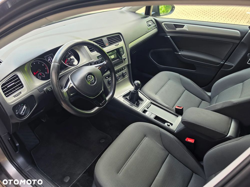 Volkswagen Golf - 6