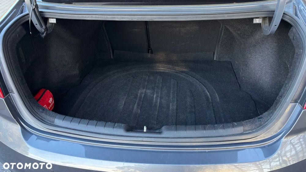 Hyundai Elantra 1.6 Classic Plus - 9