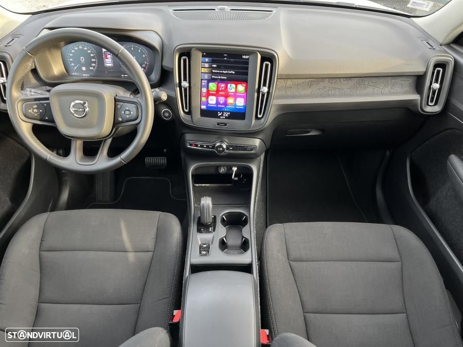 Volvo XC 40 1.5 T2 Momentum Geartronic - 3