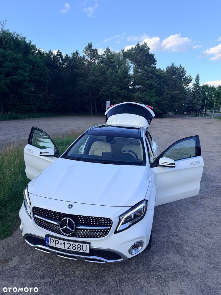 Mercedes-Benz GLA 250 4Matic 7G-DCT - 16