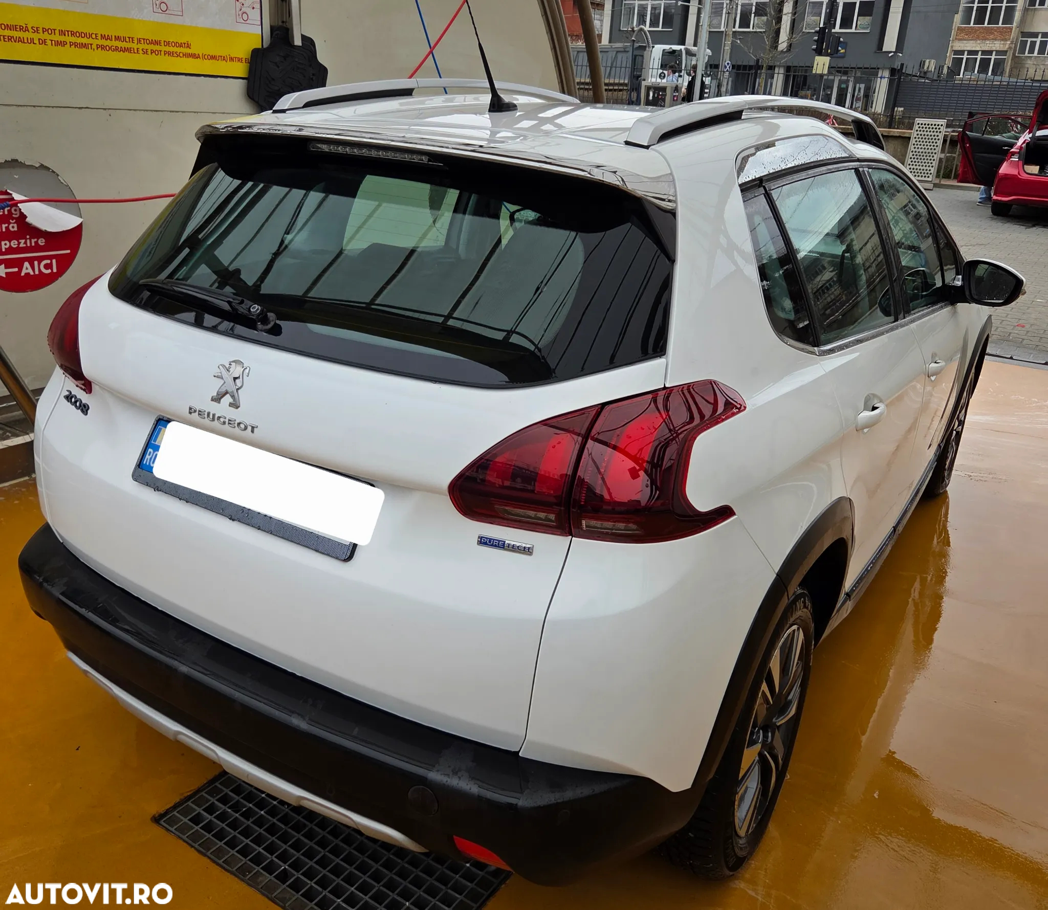 Peugeot 2008 1.2 L PureTech Turbo S&S Allure - 4