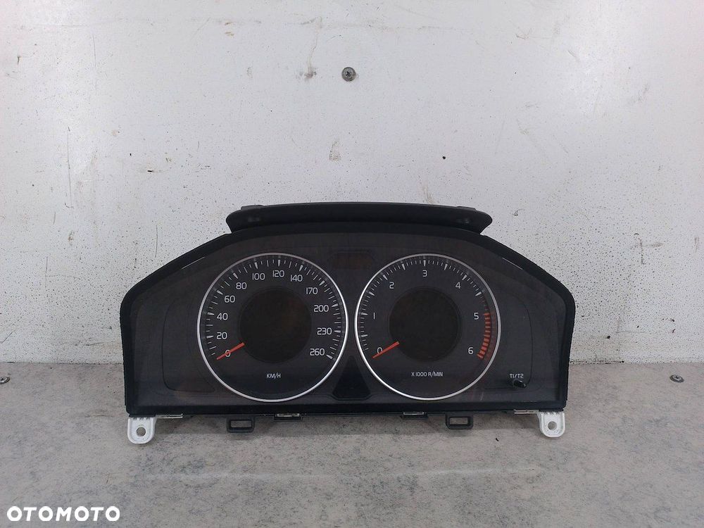 LICZNIK VOLVO V60 31343323AA 69799-560U 2.0 D3 - 3