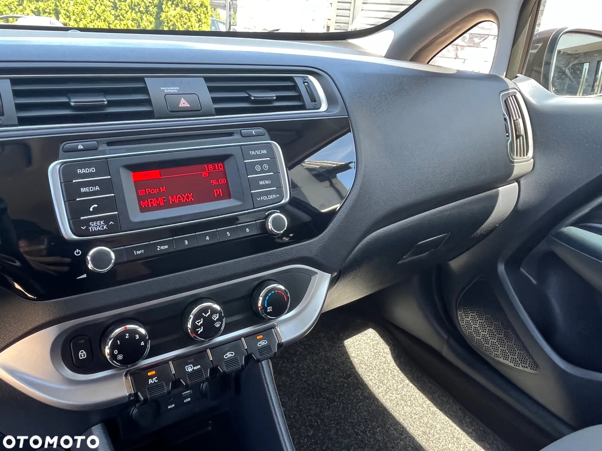 Kia Rio - 33