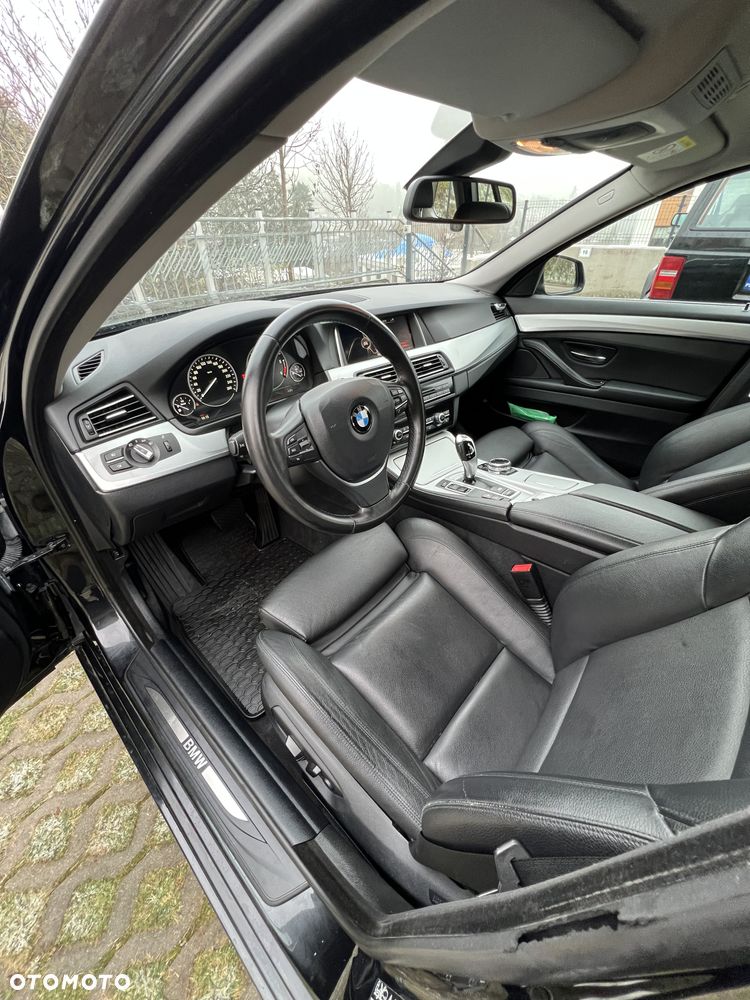 BMW Seria 5 525d xDrive Sport-Aut - 11