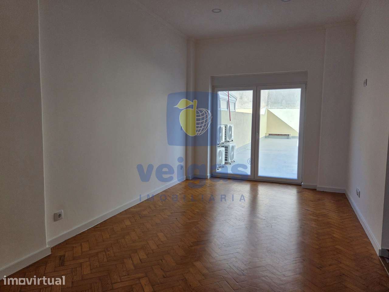Apartamento T3 Remodelado com Terraço em São Vicente - Grande imagem: 3/46