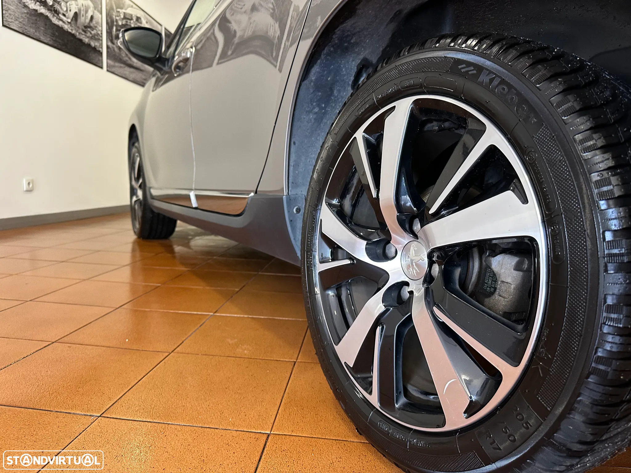 Peugeot 2008 1.2 PureTech Allure EAT6 - 5