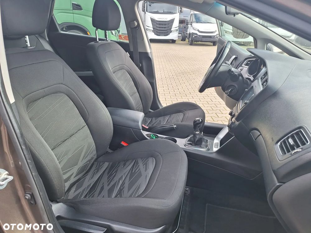 Kia Ceed 1.6 GDI Smart Plus - 30