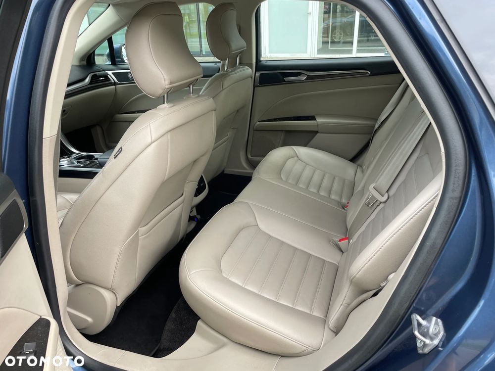 Ford Fusion - 17