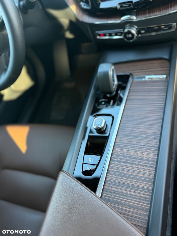 Volvo XC 60 B5 B AWD Plus Dark - 22