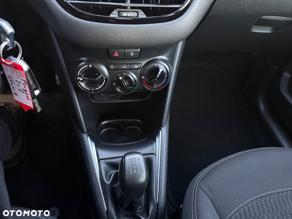 Peugeot 208 - 33