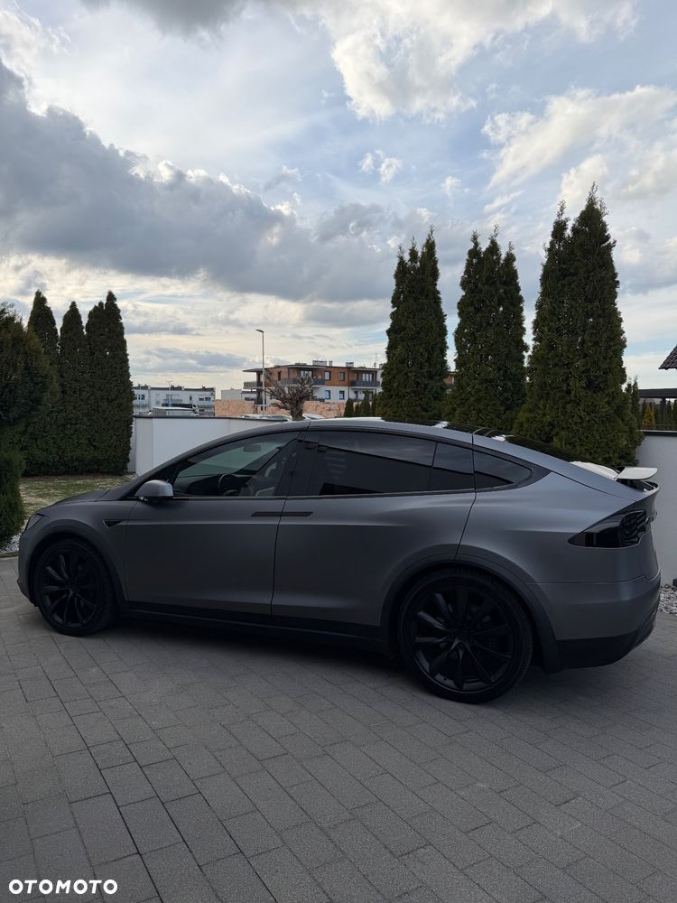 Tesla Model X - 9