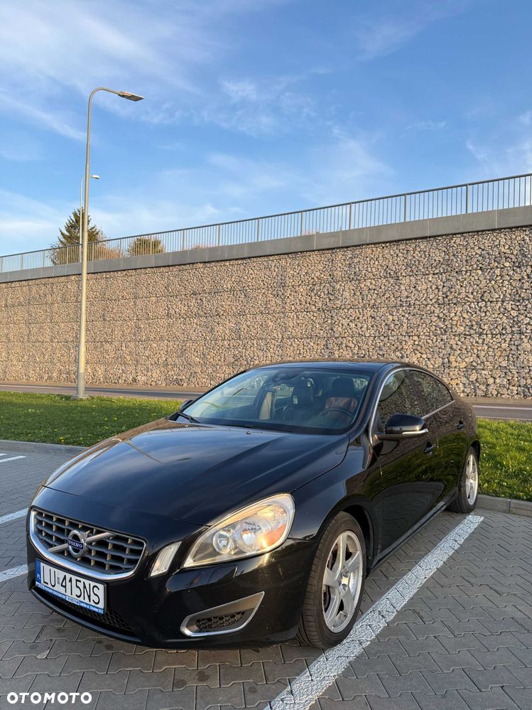 Volvo S60 2010 photo 2