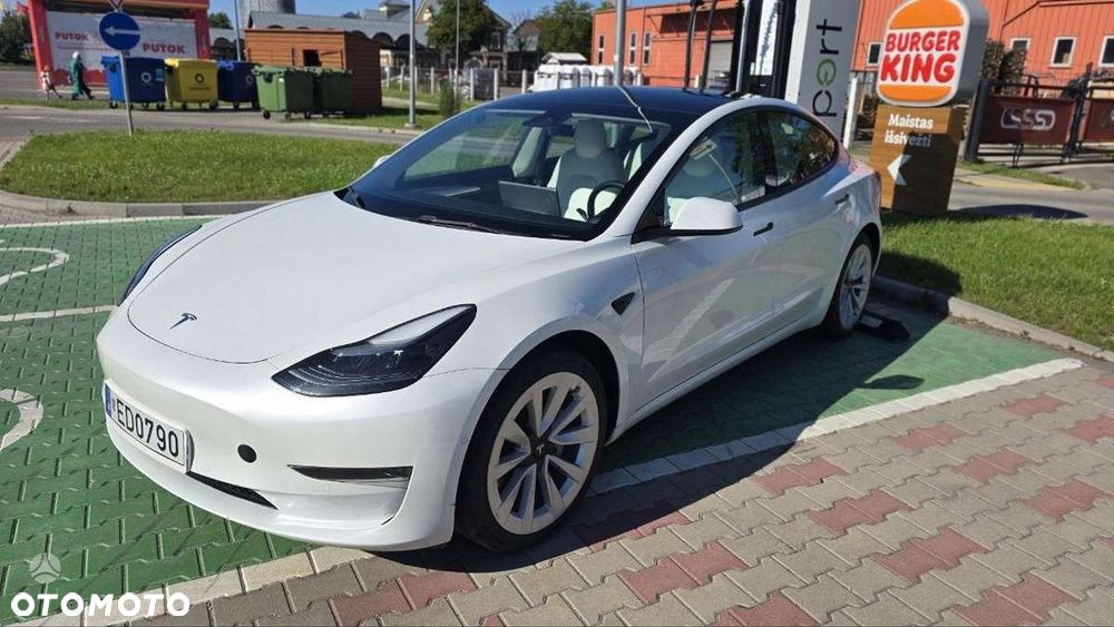 Tesla Model 3 - 12