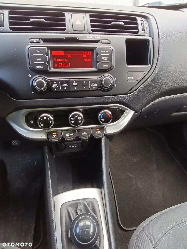 Kia Rio - 8