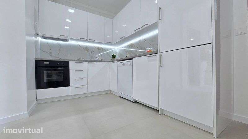 Apartamento T3+1 com Terraço Renovado em Lisboa - Beato - Grande imagem: 3/12
