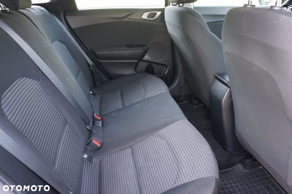 Kia Ceed 1.6 CRDi SCR M - 13