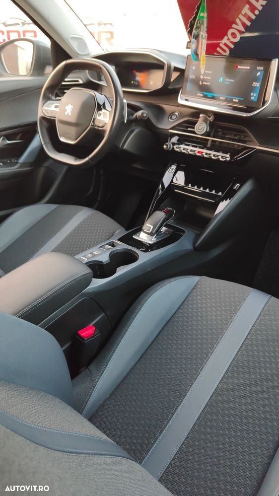 Peugeot 2008 - 11