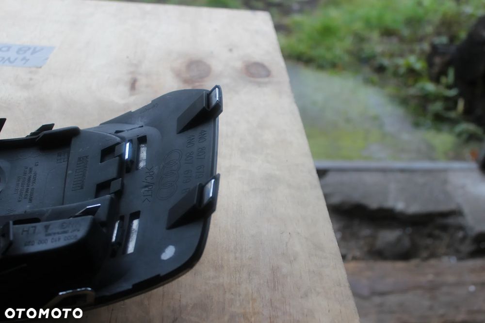 KRATKA ZDERZAKA LEWA AUDI A8 D5 4N0807679 2018 - 10