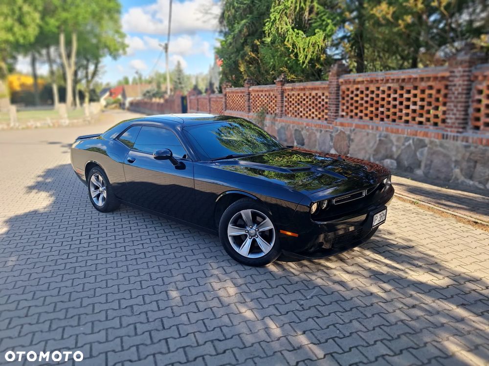 Dodge Challenger - 1
