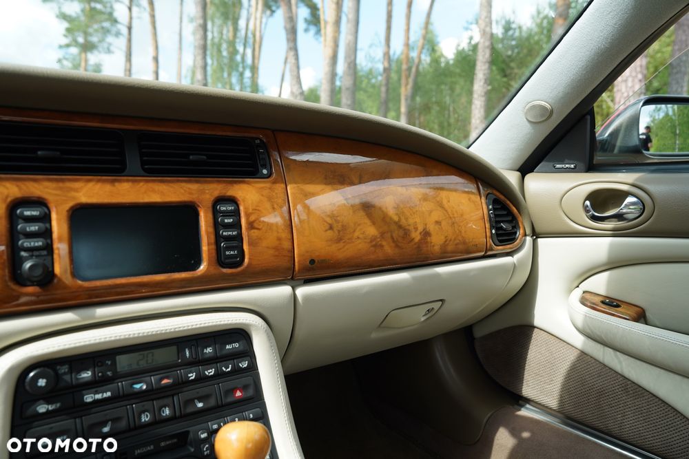 Jaguar XK8 - 23