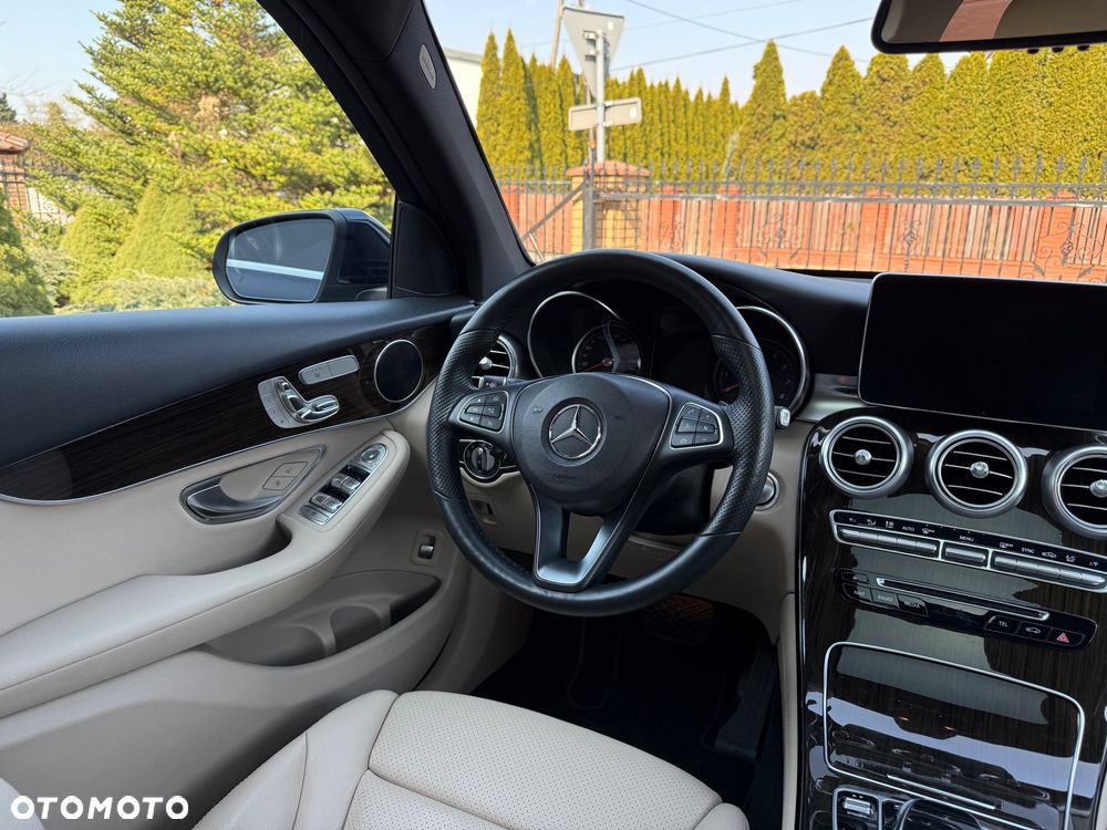 Mercedes-Benz GLC 300 4Matic 9G-TRONIC Exclusive - 29