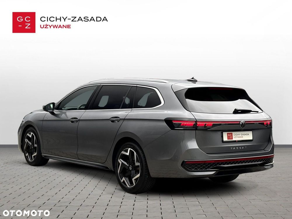 Volkswagen Passat Variant 2.0 TDI SCR R-Line DSG - 4