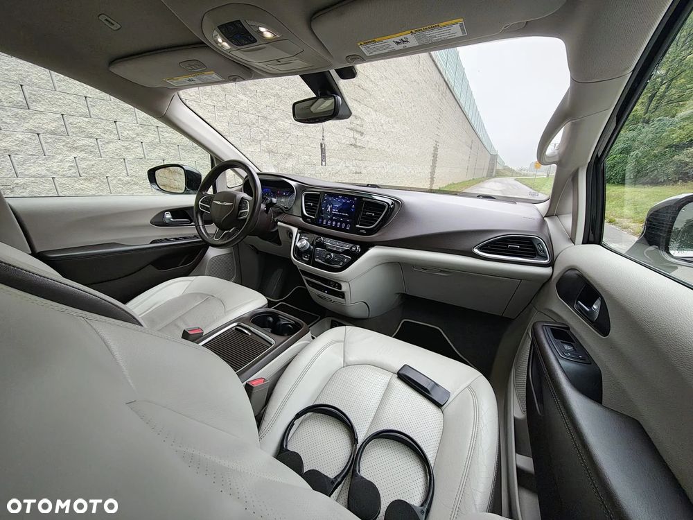 Chrysler Pacifica - 22