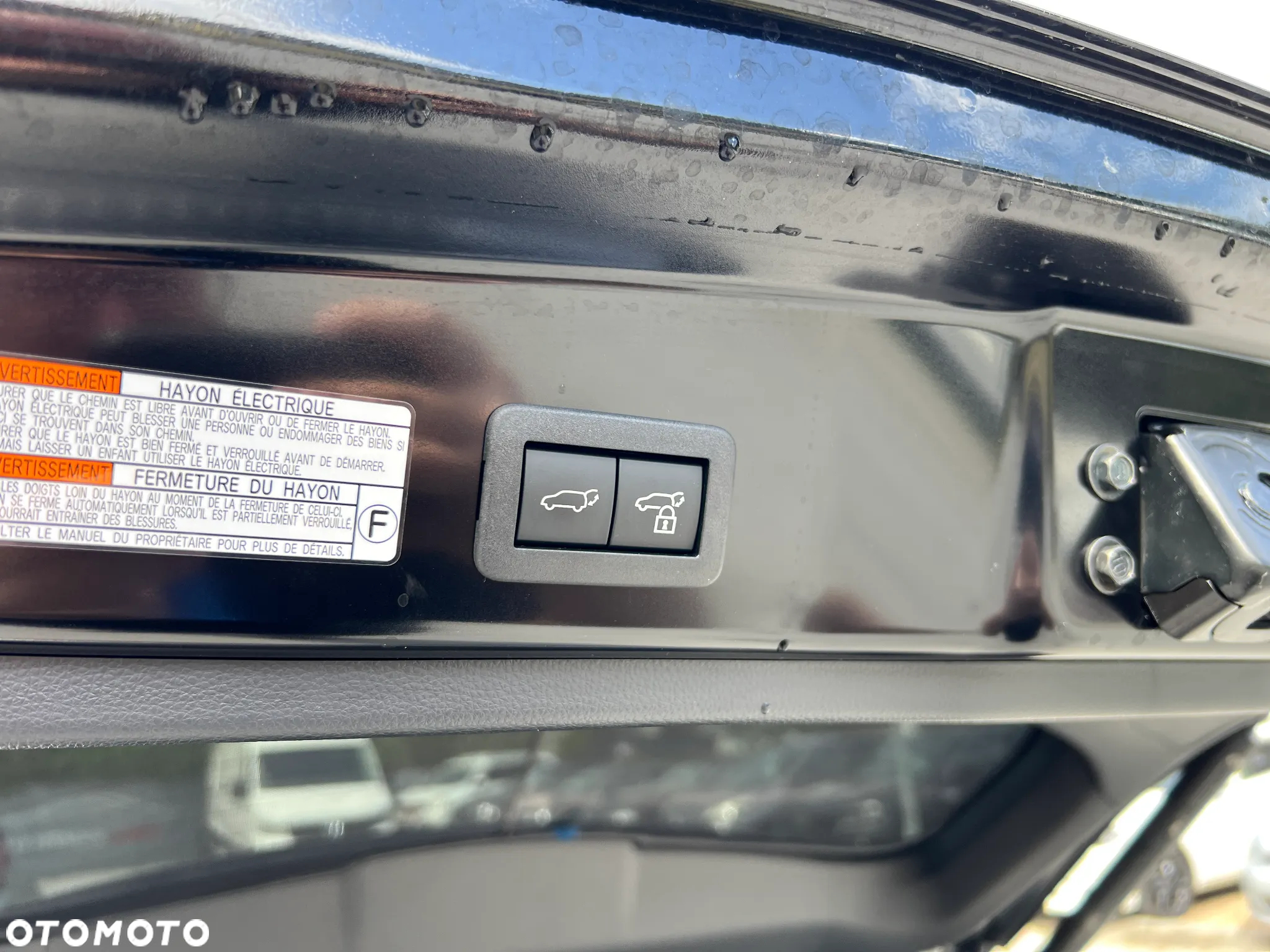 Toyota Corolla Cross 2.0 Hybrid Executive AWD - 32