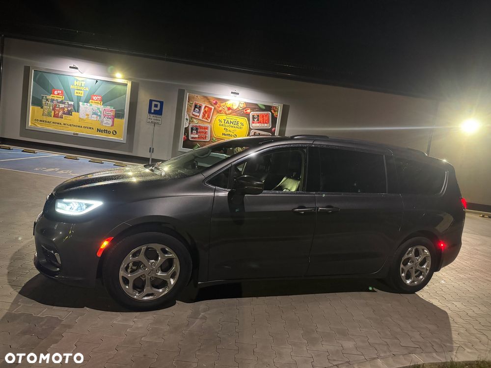 Chrysler Pacifica - 30