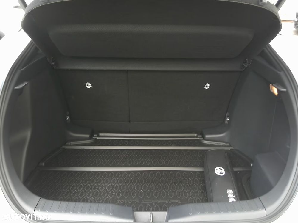 Toyota C-HR 2.0 Hybrid Team Deutschland - 11