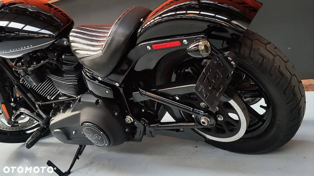 Harley-Davidson Softail Street Bob - 15
