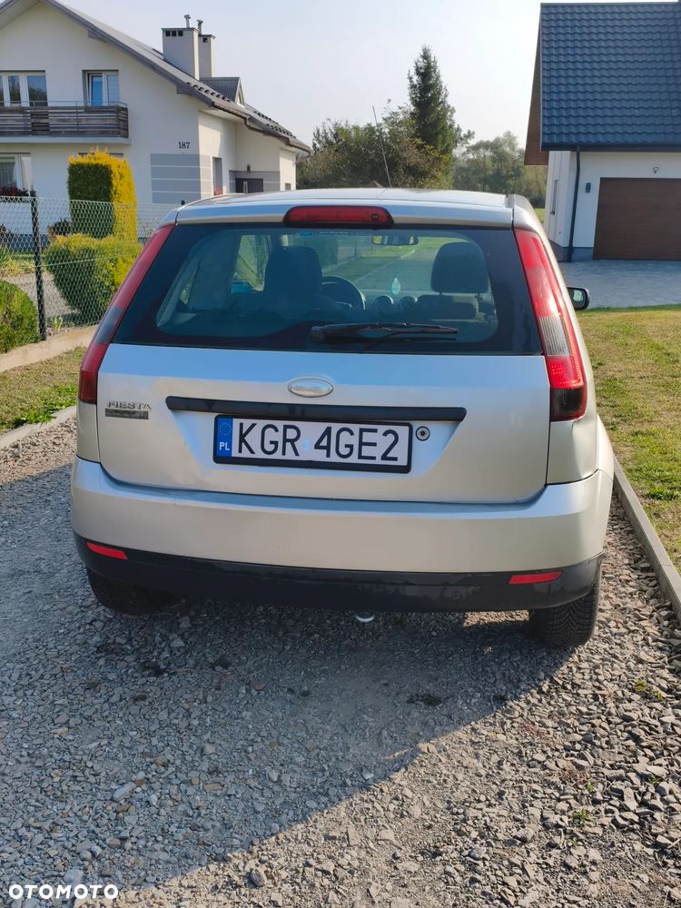 Ford Fiesta 2004 photo 3