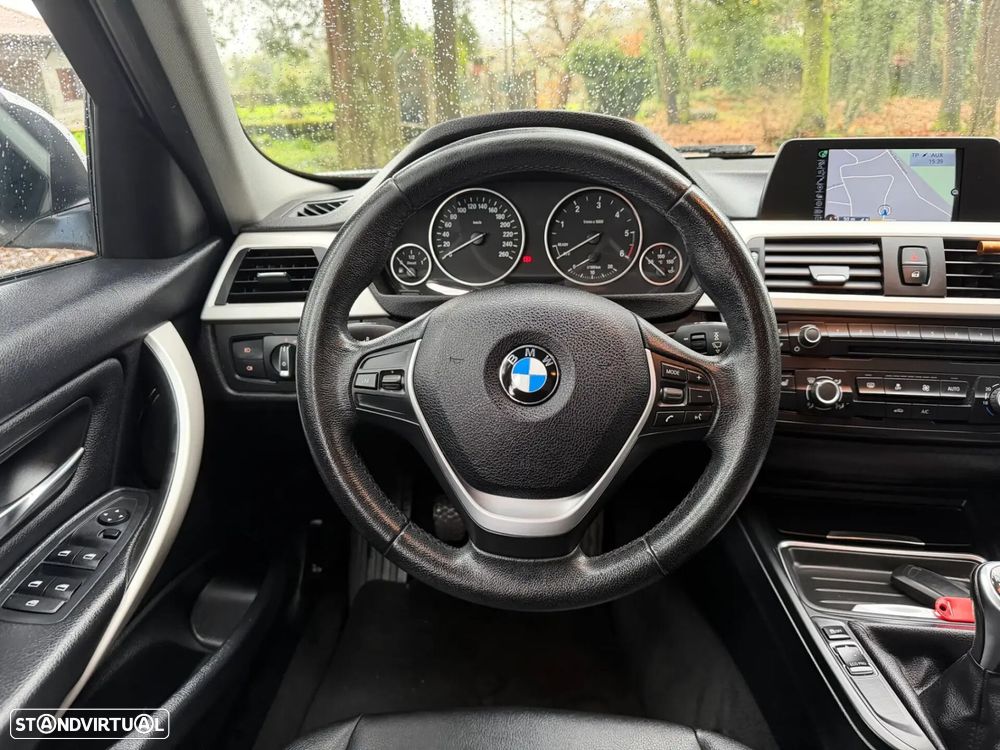 BMW 318 d Sport - 15