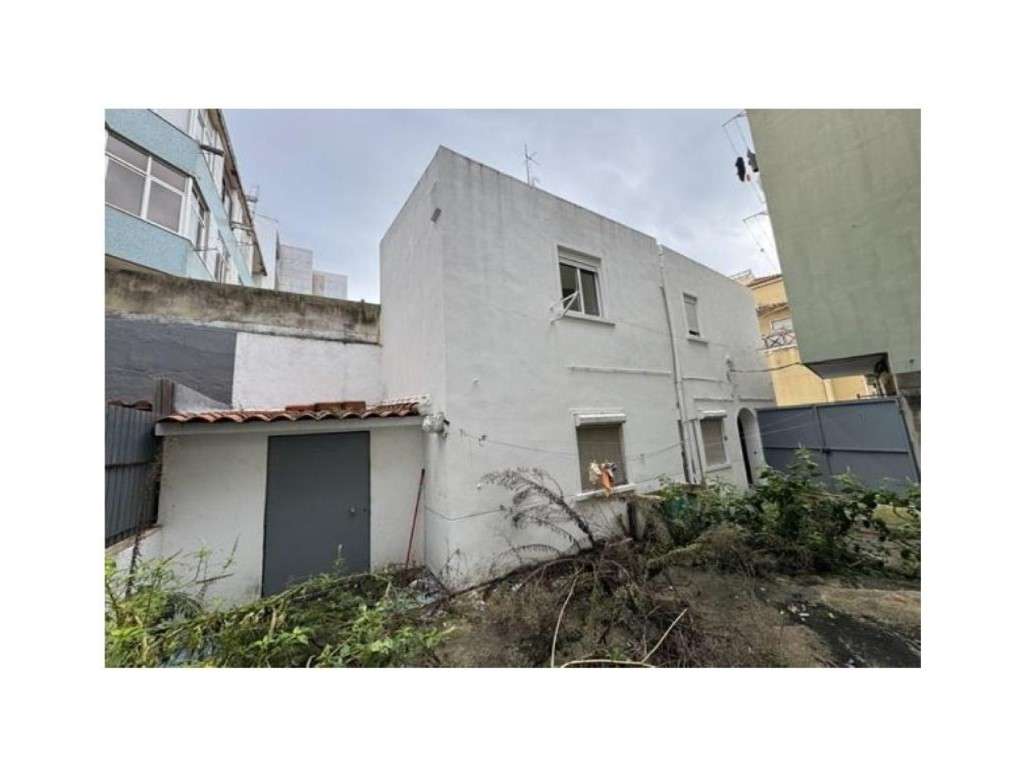 Prédio urbano composto por r/c e 1º andar - Cruz Quebrada - Grande imagem: 2/19
