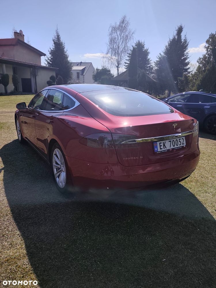Tesla Model S - 7