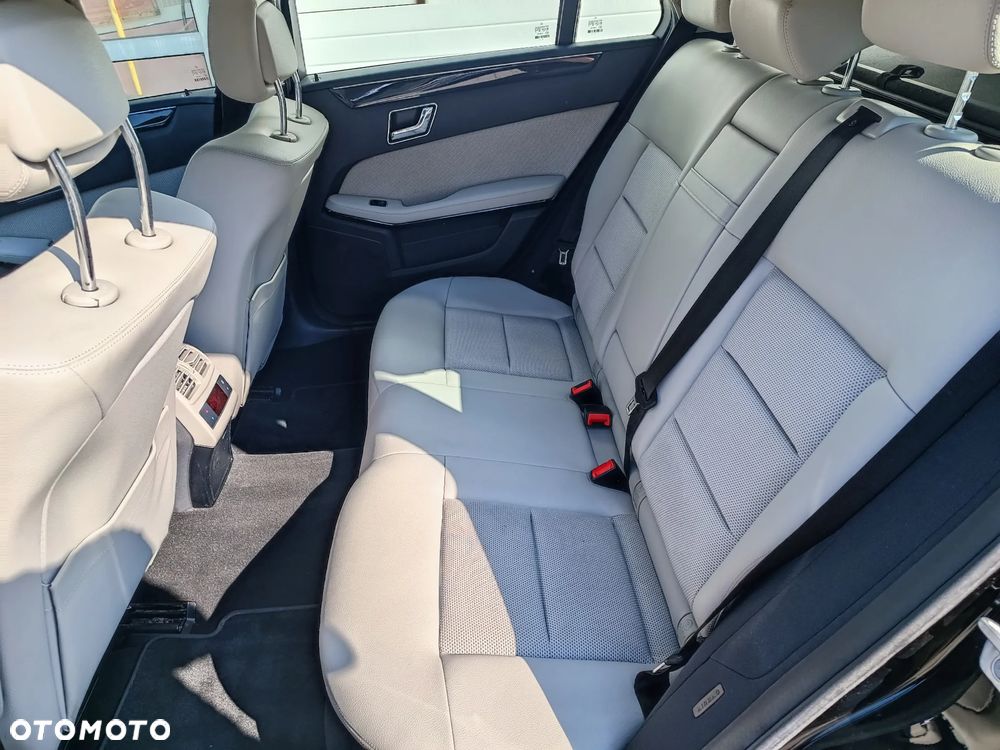 Mercedes-Benz Klasa E 200 T CGI BlueEFFICIENCY 7G-TRONIC Avantgarde - 28