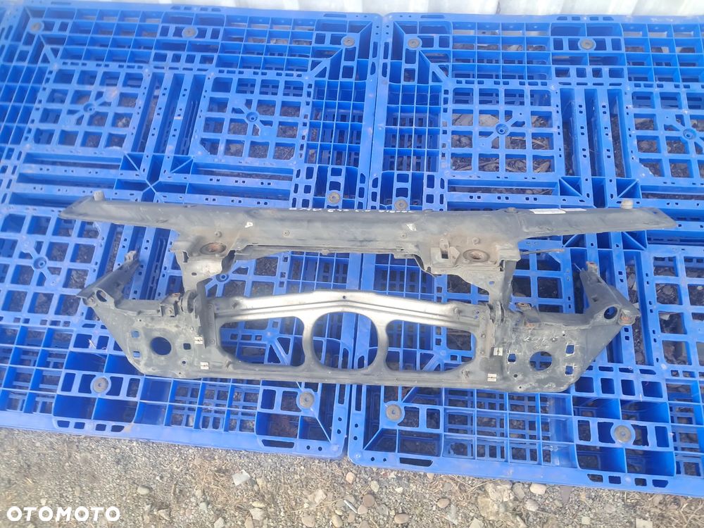 BMW E46 2.0 Diesel Pas przedni - 1
