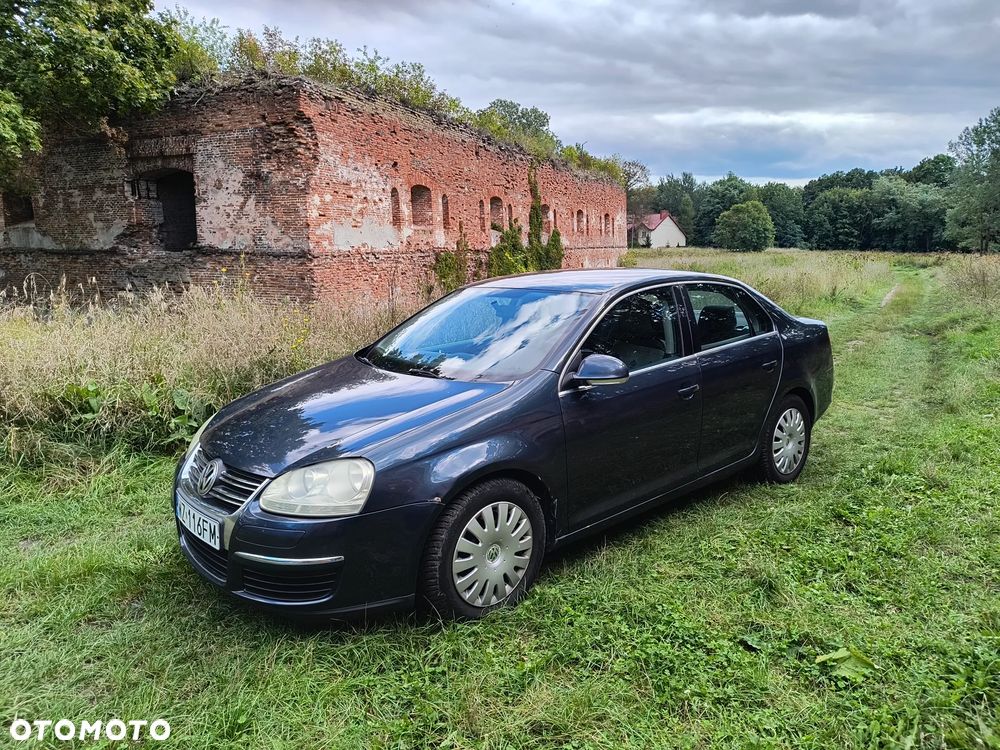 Volkswagen Jetta 1.6 FSI Trendline - 1